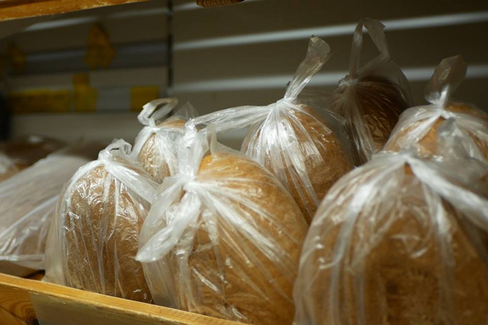 Obchody šidí Čechy na chlebu. Používají nehorázný trik, to snad není pravda