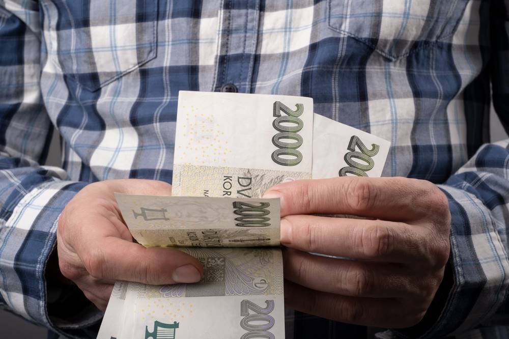 Stát Čechům nečekaně zrušil největší finanční výhodu. Spousta lidí přijde o peníze. To už je snad legrace, co si počneme?