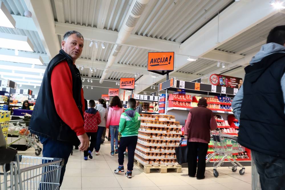 Zaměstnanec českého supermarketu otevřeně promluvil. Řekl to natvrdo, tohle se vám líbit nebude