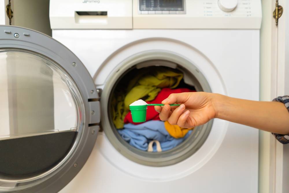 Prádlo vám uschne třikrát rychleji. Do pračky je třeba přidat důležitou věc
