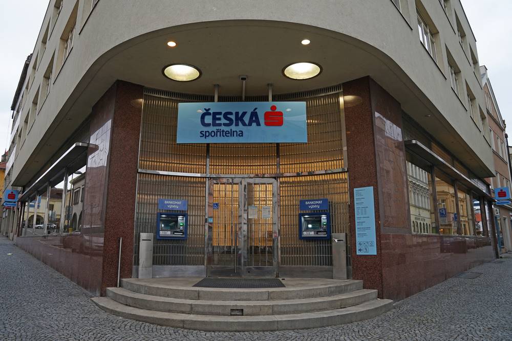 Clients of the largest Czech bank in trouble.  They figured out how to luxuriate their entire account to zero
