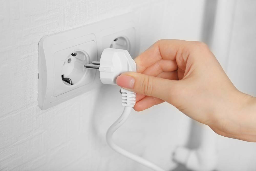 The Czechs figured out what the iron rod in the socket is for. Now they finally know