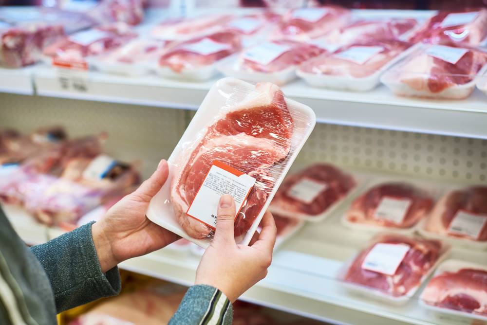 Do Česka vozí otrávené maso z Ukrajiny. V českých supermarketech ho poznáte podle tohoto detailu